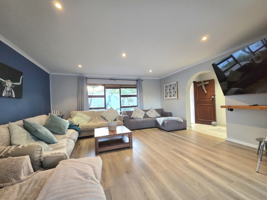 5 Bedroom Property for Sale in Eversdal Western Cape